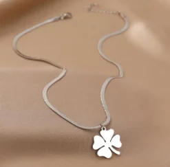 Sygeplejebutikken Gaver Til Sundhedspersonalet|Smykker*Kløver halskæde i Sølvtone