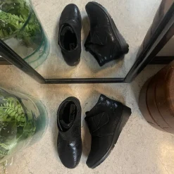 Sygeplejebutikken Kort Støvle Dame|Sorte Støvletter*Kort damestøvle med velcrolukning