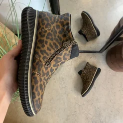 Rieker Kort Støvle Dame|Sorte Støvletter*Kort støvle fra med leo print og let for