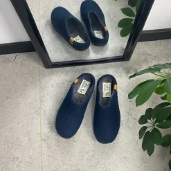 Green Comfort Hjemmesko|Overgangssko*Lav blå hjemmesko i uld med skridhæmmende såler fra