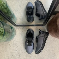 Sygeplejebutikken Kondi Sko|Stødabsorberende Sko*Let damesko i sortgrå med EVA-sål og snørelukning – åndbar PU/mesh