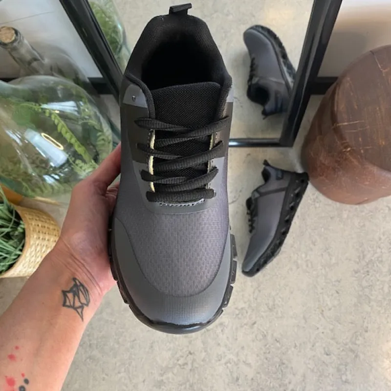 Sygeplejebutikken Kondi Sko|Stødabsorberende Sko*Let damesko i sortgrå med EVA-sål og snørelukning – åndbar PU/mesh