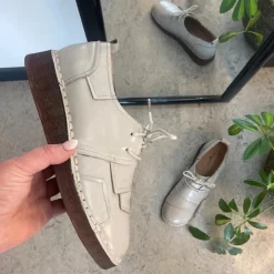 Sygeplejebutikken Sko På Tilbud*Lys beige skind snøresko med god stødabsorbering