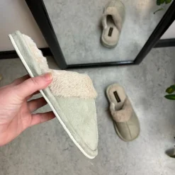 Sygeplejebutikken Hjemmesko|Sko På Tilbud*Lys grøn hjemmesko med synlig pelskant