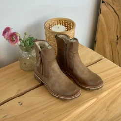 Sygeplejebutikken Sko På Tilbud*Lysbrun vinterstøvle med foer og smarte detaljer