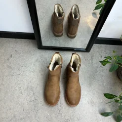 Sygeplejebutikken Sko På Tilbud*Lysbrun vinterstøvle med foer og smarte detaljer