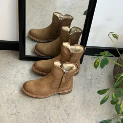 Sygeplejebutikken Sko På Tilbud*Lysbrun vinterstøvle med foer og smarte detaljer