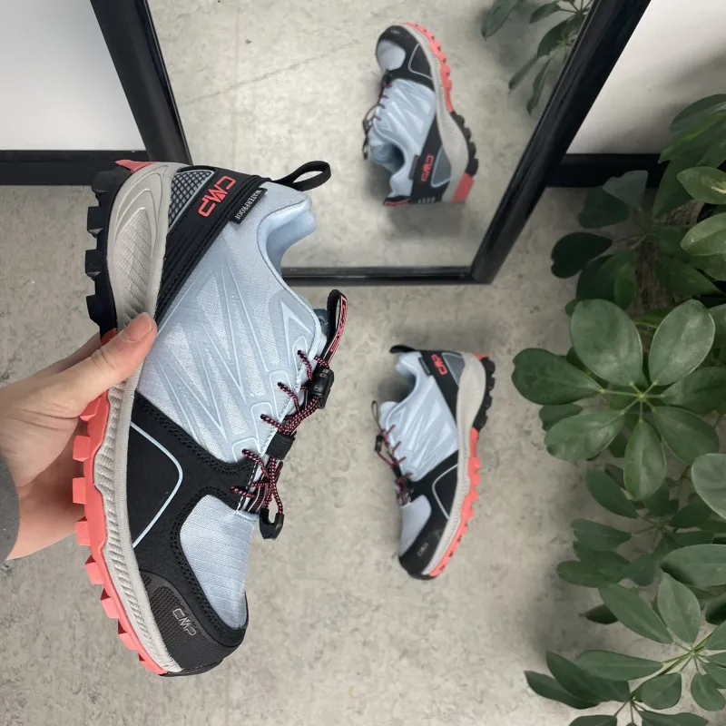 CMP Knyster - Hallux Valgus|Diabetes Fødder*Lyseblå løbesko fra med pink og sorte detaljer