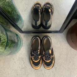 Sygeplejebutikken Slip On Sko*Moderne sko med flotte detaljer og gummisål