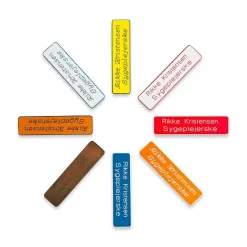 Sygeplejebutikken Navneskilte*Navneskilt til kitlen, firkantet med afrundede kanter med nål