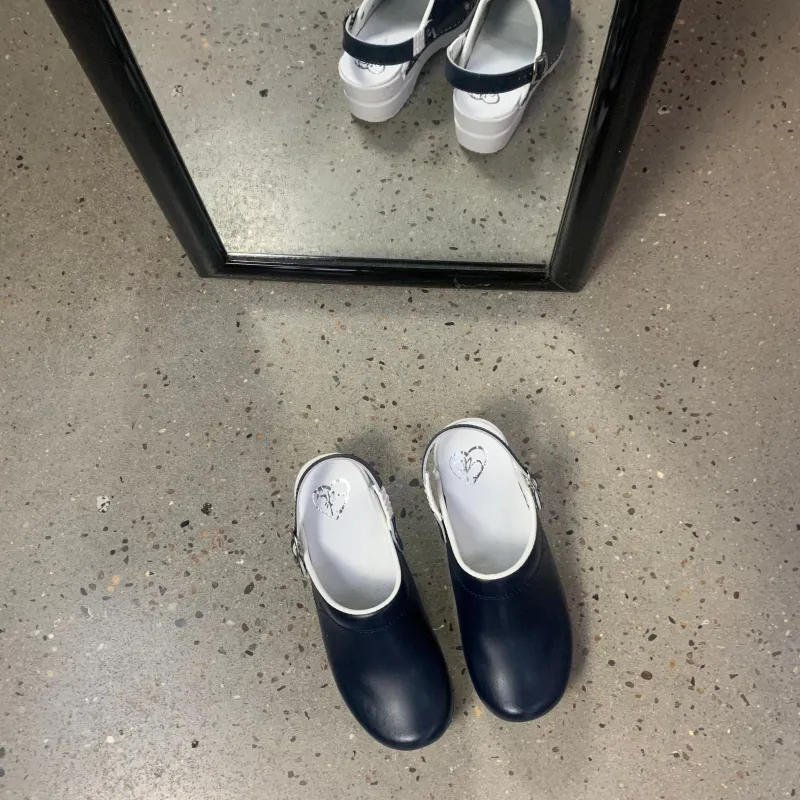 Sygeplejebutikken Sko På Tilbud*Navy skind træsko med rem