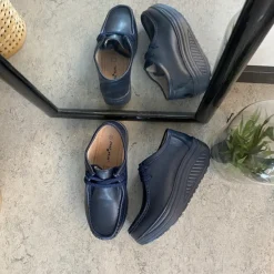 Sygeplejebutikken Leddegigt|Hælsporer*Navy skindsko med gængesål og svangstøtte