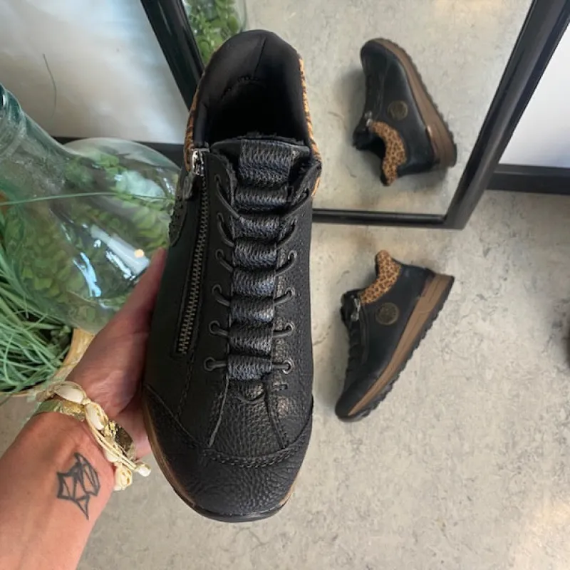 Rieker Kort Støvle Dame|Sorte Støvletter*Step-in støvle med flotte detaljer