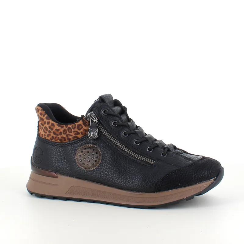 Rieker Kort Støvle Dame|Sorte Støvletter*Step-in støvle med flotte detaljer