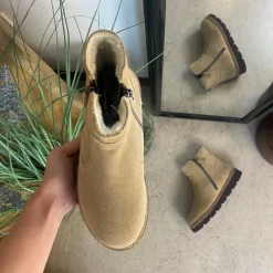 Green Comfort Kort Støvle Dame|Vinterstøvler Damer*Ruskindsstøvle med EnergySole™, uldfor, dobbelt lynlås & ekstra rummelig H-pasform