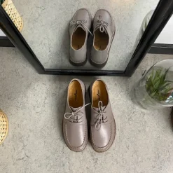 Sygeplejebutikken Sommersko Dame|Stødabsorberende Sko*Sandfarvet snøresko i læder med god stødabsorbering.