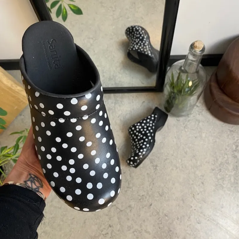 Sanita Clogs|Træsko Dame Modeller*træsko med sort og hvidt prikmønster