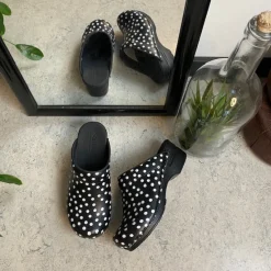 Sanita Clogs|Træsko Dame Modeller*træsko med sort og hvidt prikmønster