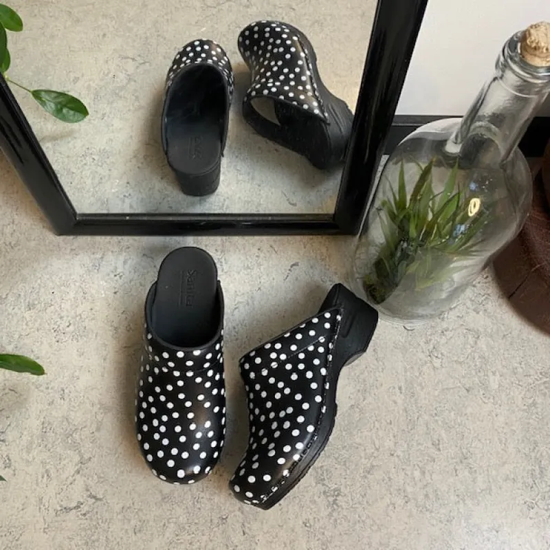 Sanita Clogs|Træsko Dame Modeller*træsko med sort og hvidt prikmønster