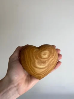 Sygeplejebutikken Gaver Til Sundhedspersonalet*Smukt og dekorativt hjerte i træ - perfekt som gave til en man holder af