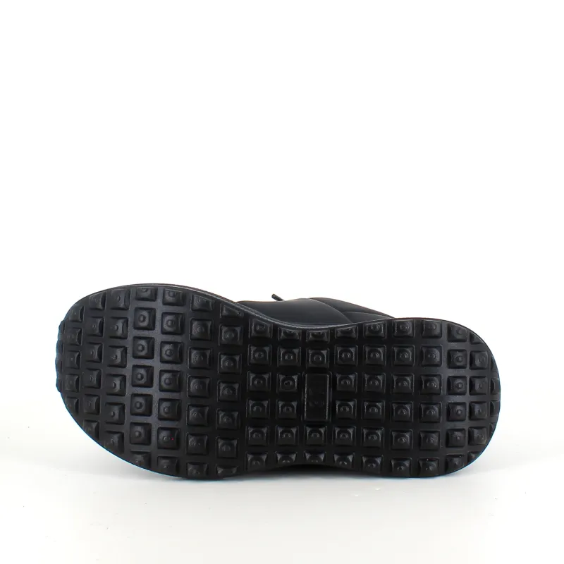 Sygeplejebutikken Kondi Sko|Stødabsorberende Sko*Sort damesko i blød PU med snørebånd og dekorative syninger – komfortabel hverdagssko