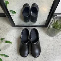 Sanita Clogs|Træsko Dame Modeller*Sort fleksibel -træsko med hælkappe.