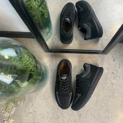 Woden Kondi Sko|Stødabsorberende Sko*Sort letvægtssko i åndbart materiale fra .