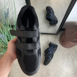 Sygeplejebutikken Sko Til Ældre|Sko Med Velcro*Sort letvægtssko med velcroremme og stødabsorberende sål