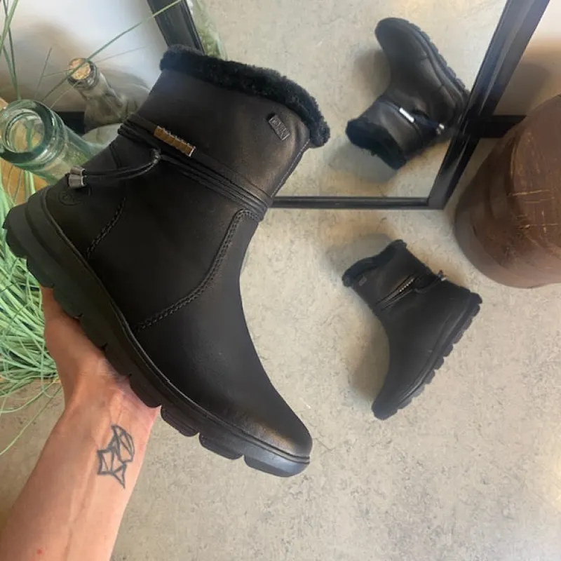 Rieker Kort Støvle Dame|Billige Vinter Støvler*Sort støvle med elegante detaljer