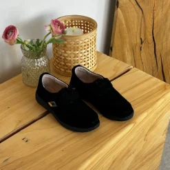 Sygeplejebutikken Sko Til Ældre|Sko Med Velcro*Sort ruskindssko med velcrolukning og gummisål