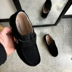 Sygeplejebutikken Sko Til Ældre|Sko Med Velcro*Sort ruskindssko med velcrolukning og gummisål