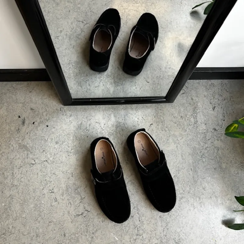 Sygeplejebutikken Sko Til Ældre|Sko Med Velcro*Sort ruskindssko med velcrolukning og gummisål