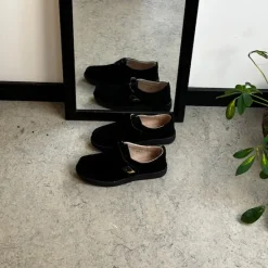 Sygeplejebutikken Sko Til Ældre|Sko Med Velcro*Sort ruskindssko med velcrolukning og gummisål