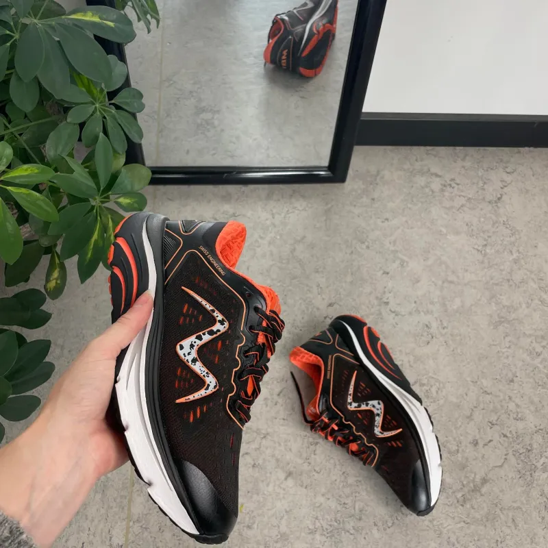 MBT Hælsporer|Kondi Sko*Sort sko fra med fede orange detaljer