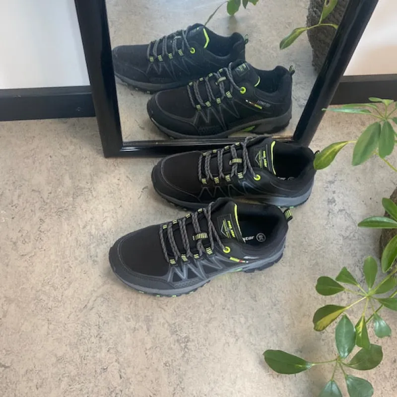 Sygeplejebutikken Sko På Tilbud*Sort sko med overdel i eftergiveligt softshell med limegrønne detaljer