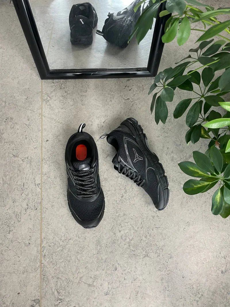 Endurance Sko På Tilbud*Sort sko med sort bund, ekstra svang og stødabsorbering