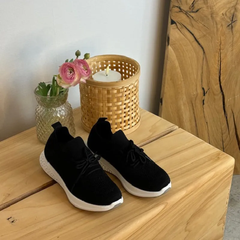 Sygeplejebutikken Sko På Tilbud*Sort slip on sko med strikket overdel og god stødabsorbering