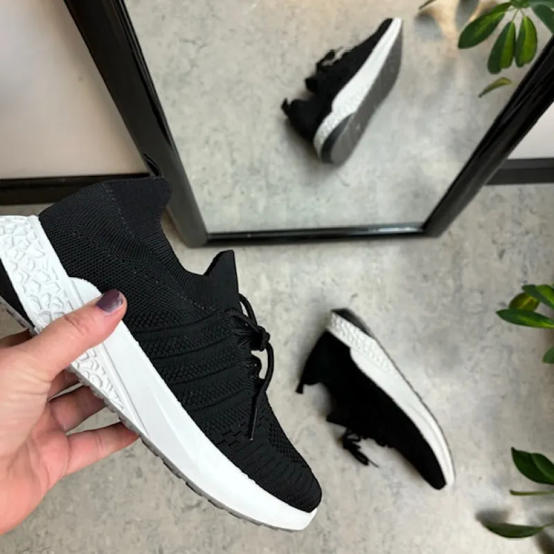 Sygeplejebutikken Sko På Tilbud*Sort slip on sko med strikket overdel og god stødabsorbering