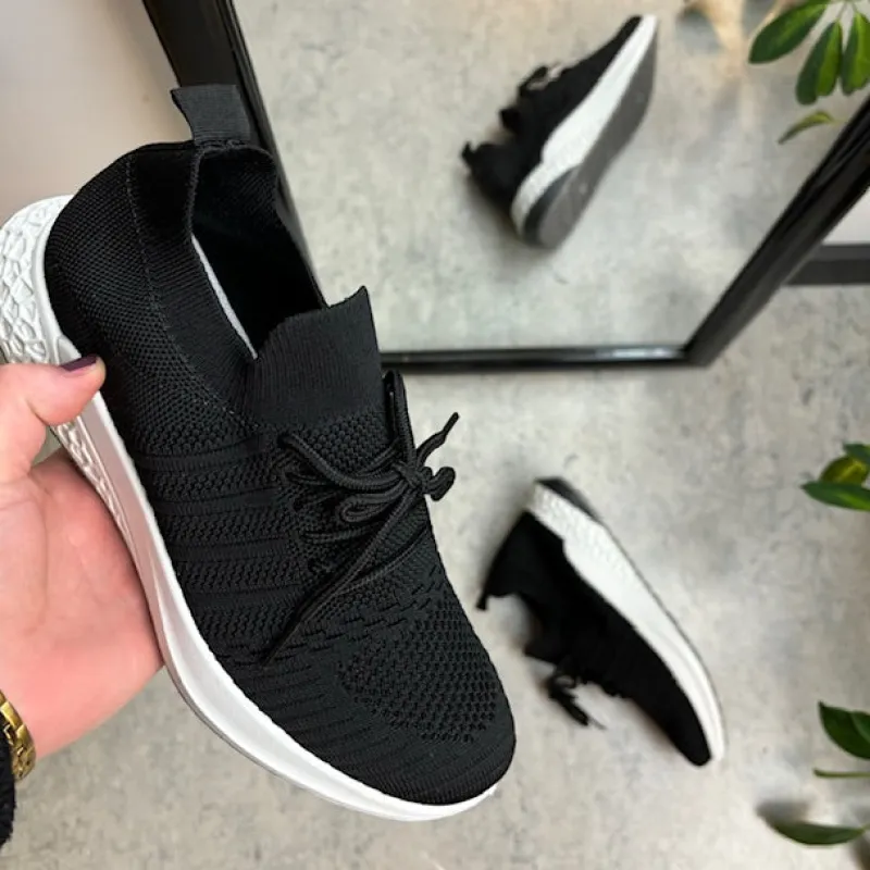 Sygeplejebutikken Sko På Tilbud*Sort slip on sko med strikket overdel og god stødabsorbering