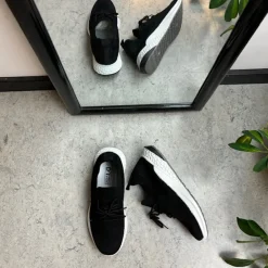 Sygeplejebutikken Sko På Tilbud*Sort slip on sko med strikket overdel og god stødabsorbering