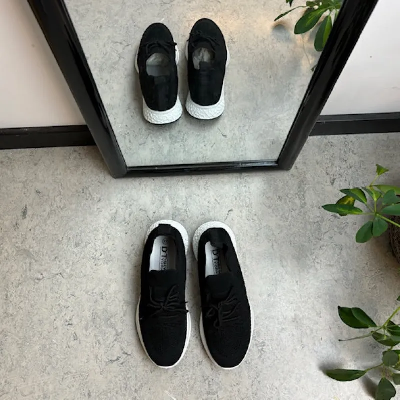 Sygeplejebutikken Sko På Tilbud*Sort slip on sko med strikket overdel og god stødabsorbering