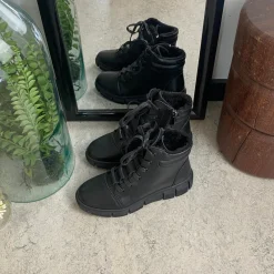 Sygeplejebutikken Overgangssko*Sort støvle med stødabsorberende sål