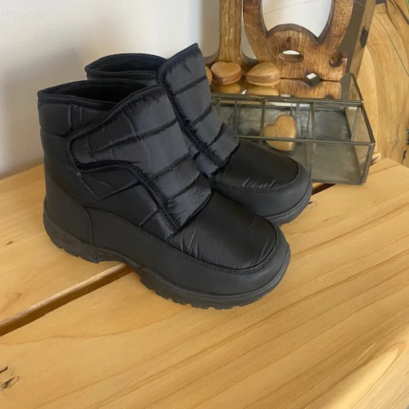 Sygeplejebutikken Kort Støvle Dame|Billige Vinter Støvler*Sort vatteret støvle med velcroåbning