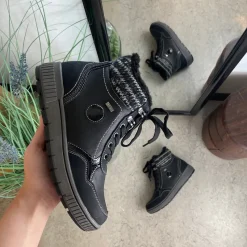 Sygeplejebutikken Kort Støvle Dame|Vinterstøvler Damer*Sort vinterstøvle med snørebånd