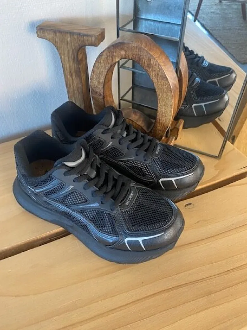 Woden Leddegigt|Hælsporer*Sort sko med god pasform