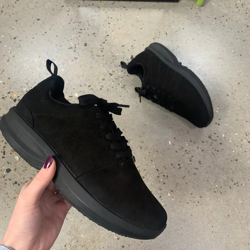 GaitLine Leddegigt|Hælsporer*Sorte sneakers i nubuch skind