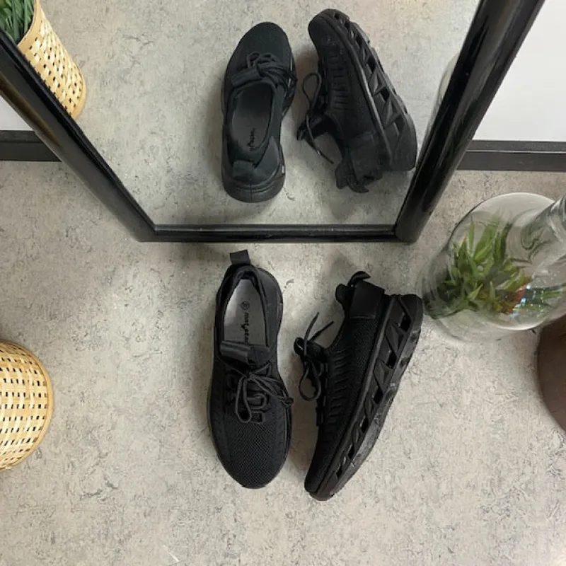 Sygeplejebutikken Knyster - Hallux Valgus|Slip On Sko*Sorte slip-on sko med strikoverdel