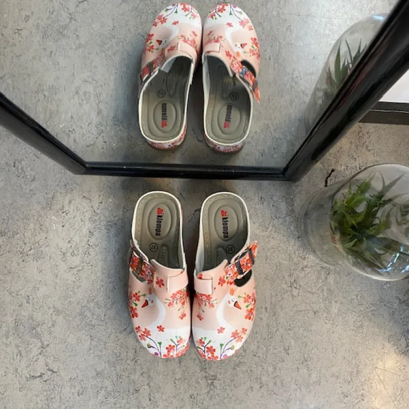 Sygeplejebutikken Clogs|Træsko Dame Modeller*Træsko med svaneprint