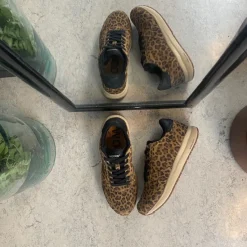 Woden Sommersko Dame|Overgangssko*ruskindssko med Leo print