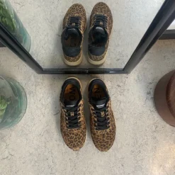 Woden Sommersko Dame|Overgangssko*ruskindssko med Leo print